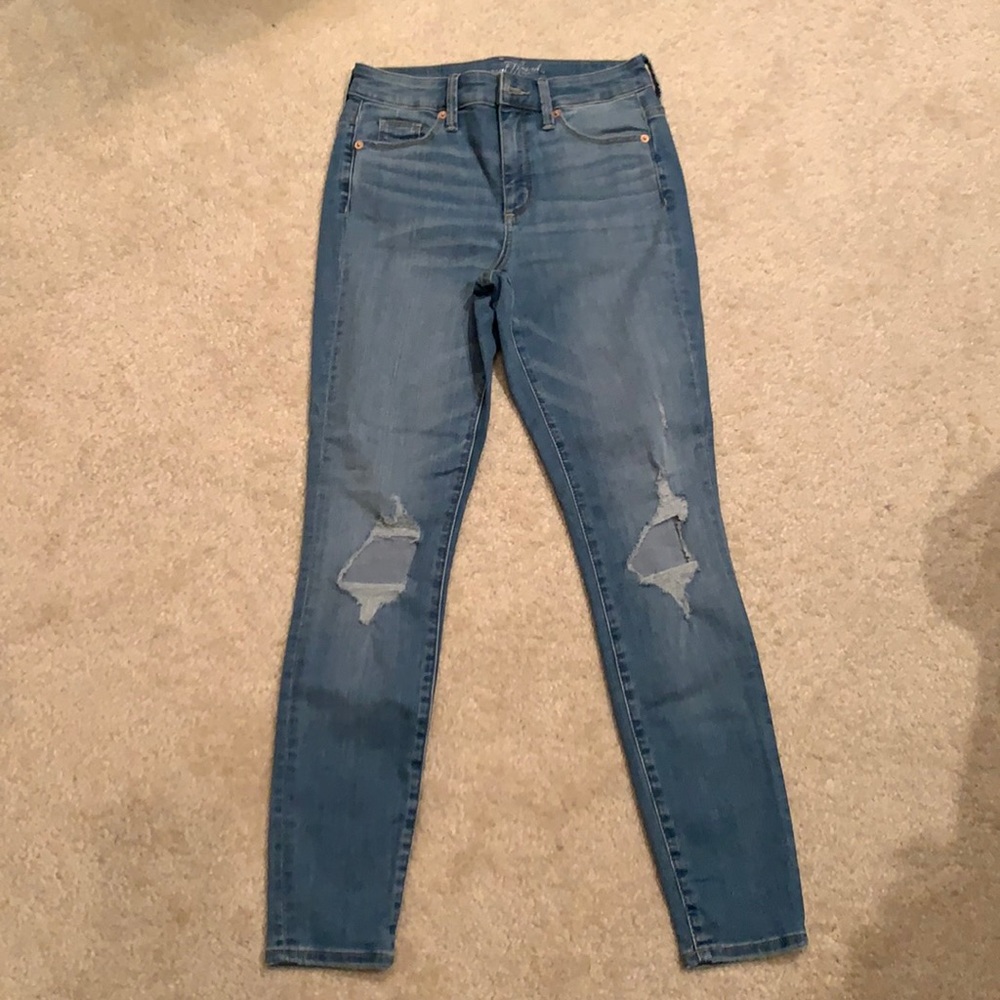 Universal Thread ripped knee skinny jeans